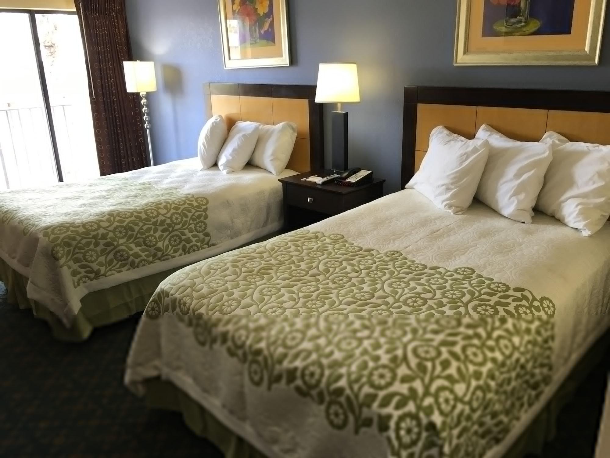 Days Inn & Suites By Wyndham Tampa - Ybor City Экстерьер фото