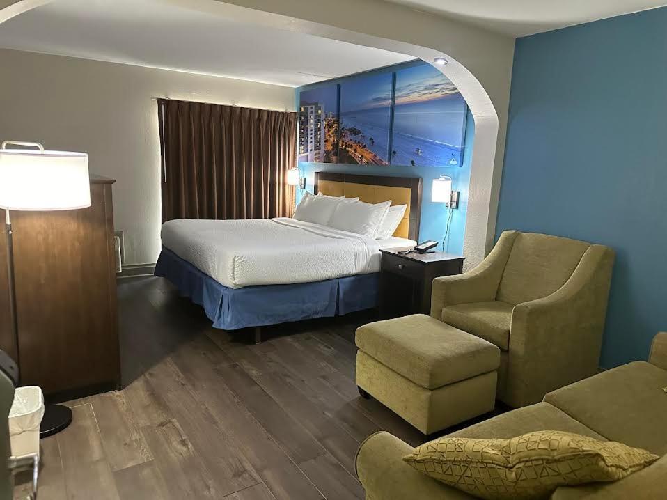 Days Inn & Suites By Wyndham Tampa - Ybor City Экстерьер фото